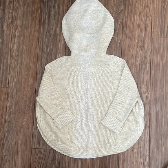 Hooded Poncho - Picture 4 of 4